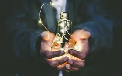 Magazyn energii w firmie – zabezpieczenie przed blackoutem czy sposób na tańszy prąd?