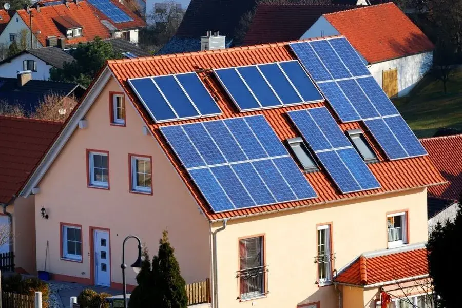 Ile prądu produkuje fotowoltaika 10kW: prawdziwe dane z polskich domów